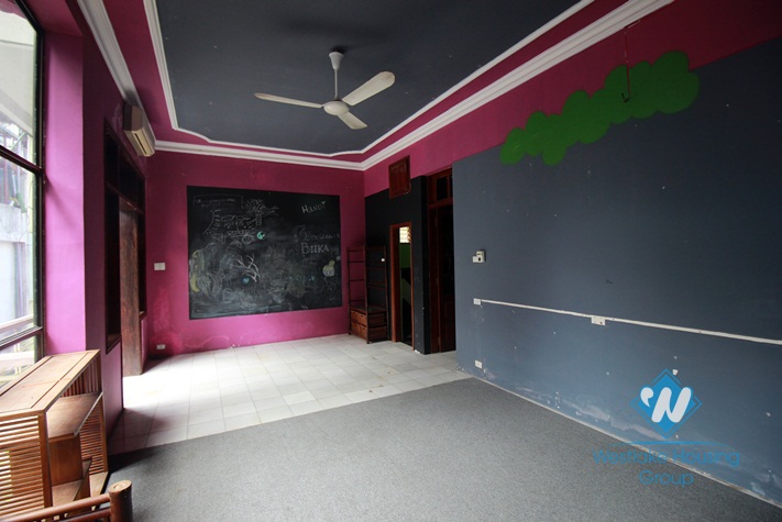 Bright house with courtyard for rent in Nghi Tam Village, Tay Ho, Ha Noi